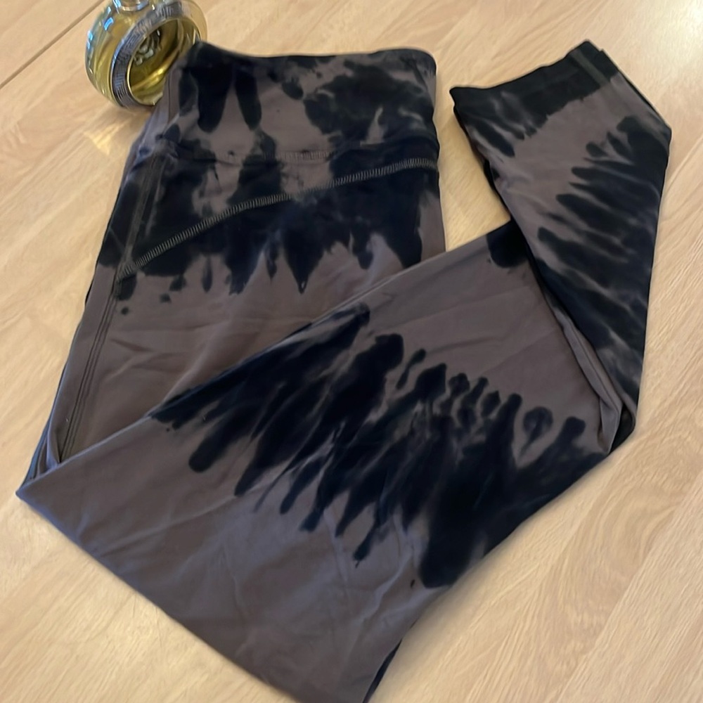 PINK Victoria's Secret Black & Charcoal Tie-Dye Leggings